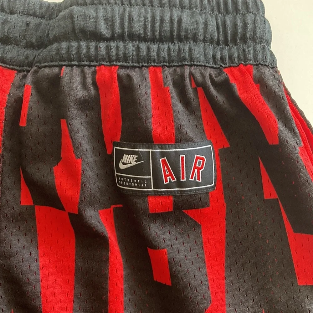 Nike Air mesh black and red athletic shorts size Y Large EUC